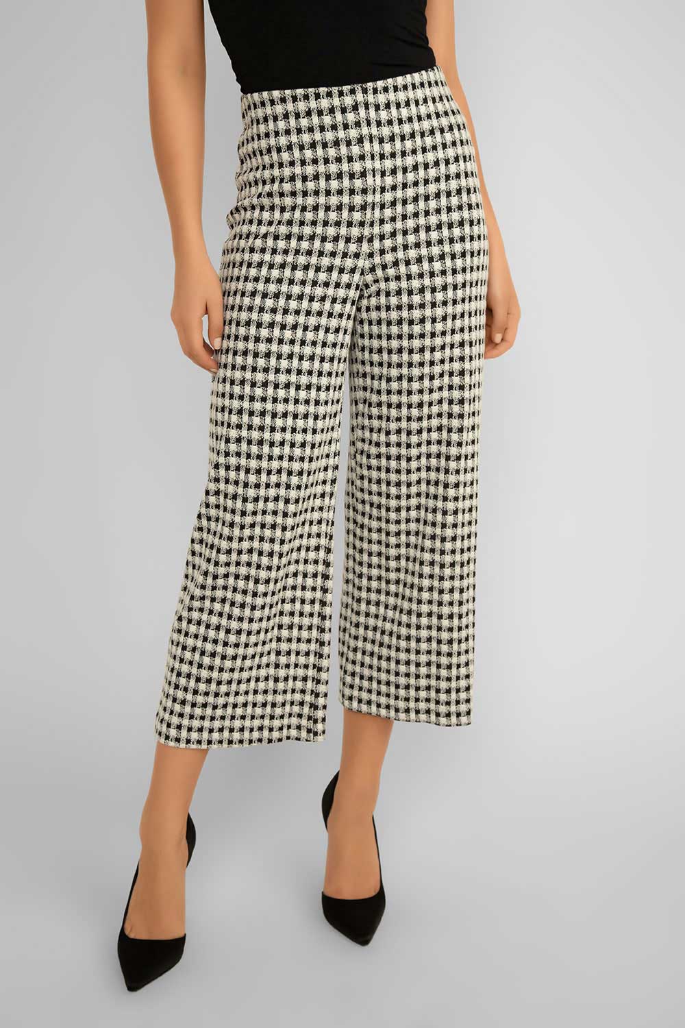 Women's Clothing FRANK LYMAN (233278) Gingham Cropped Pants in BLACK OFFWHITE