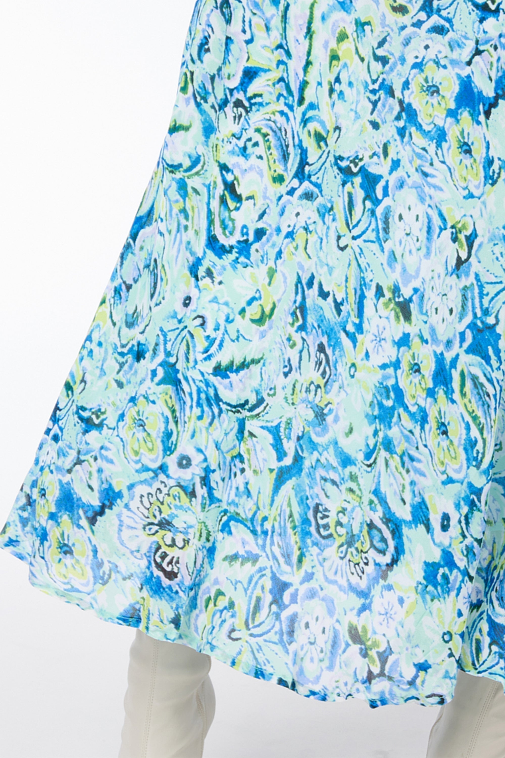 Close up of print on Esqulao (sp2415008) Blue Floral Chiffon skirt