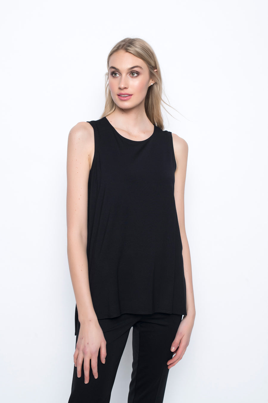 1R392-curved-hem-tank-top-black.jpg