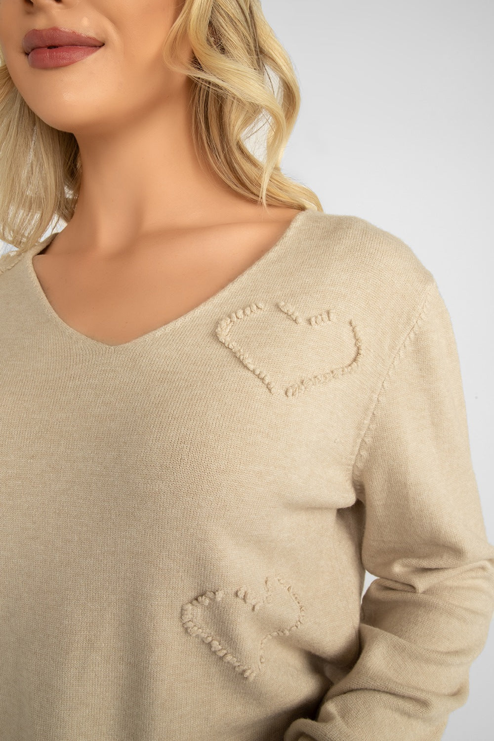Women's Clothing FEMME FATALE (W-64VSW) Stitched Heart Sweater in CREAM
