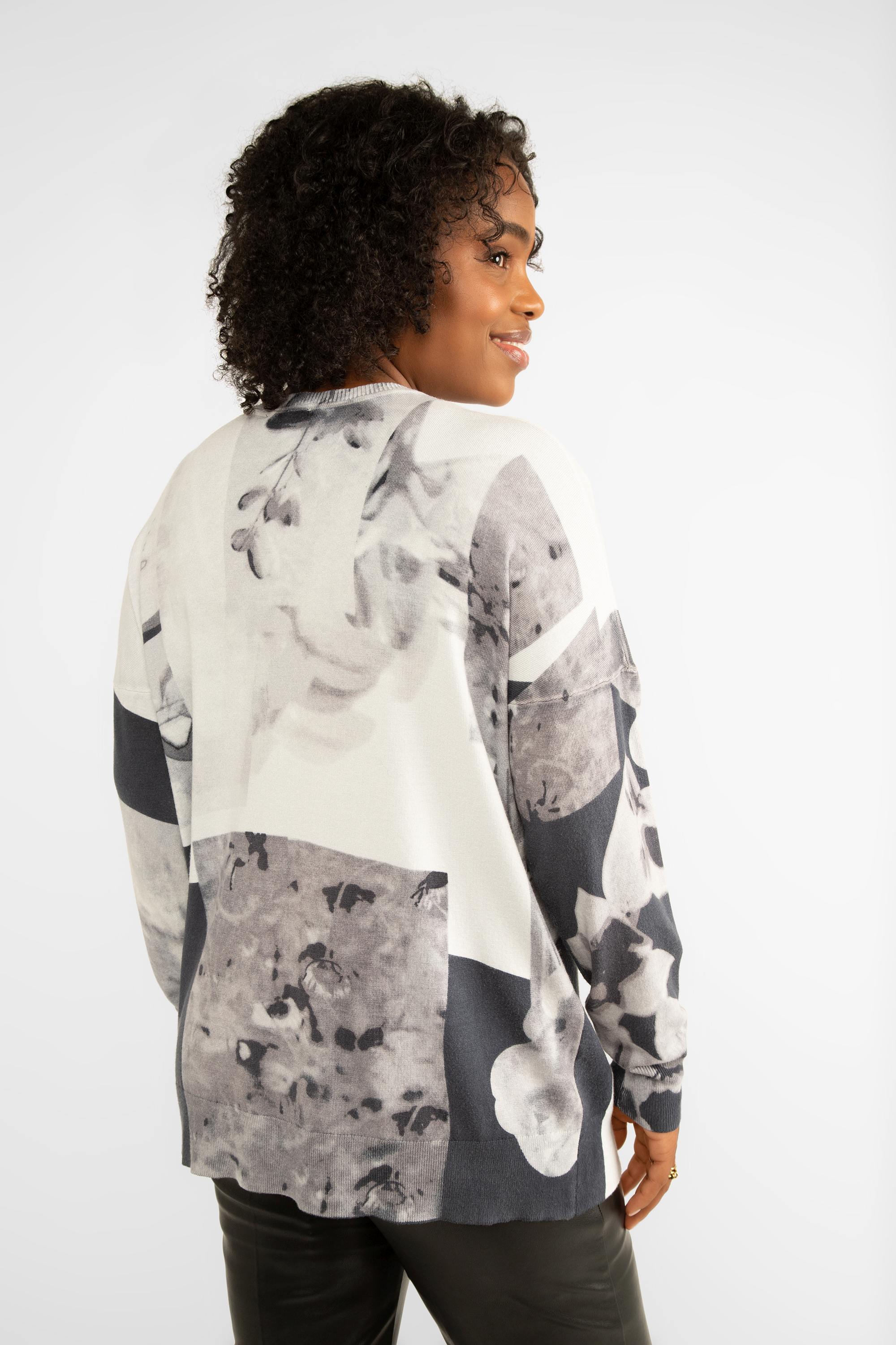 Back view of Carre Noir (7555) Women's Long Sleeve Black & White Shadow Floral Pattern V-Neck Sweater