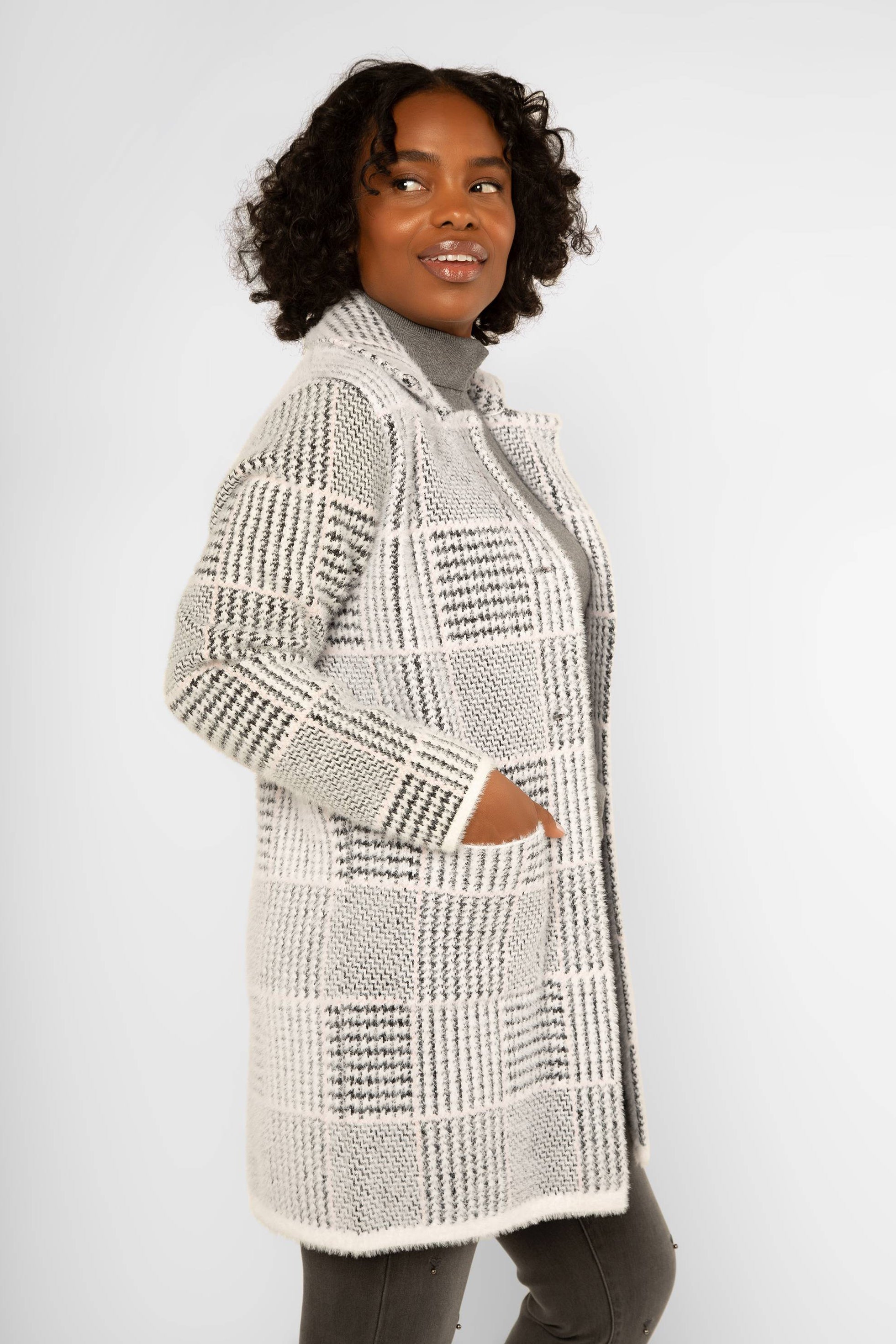 Picadilly (LK479GZ) Women's Long Line Black & White Plaid Cardigan With Long Sleeves and Notched Collar 