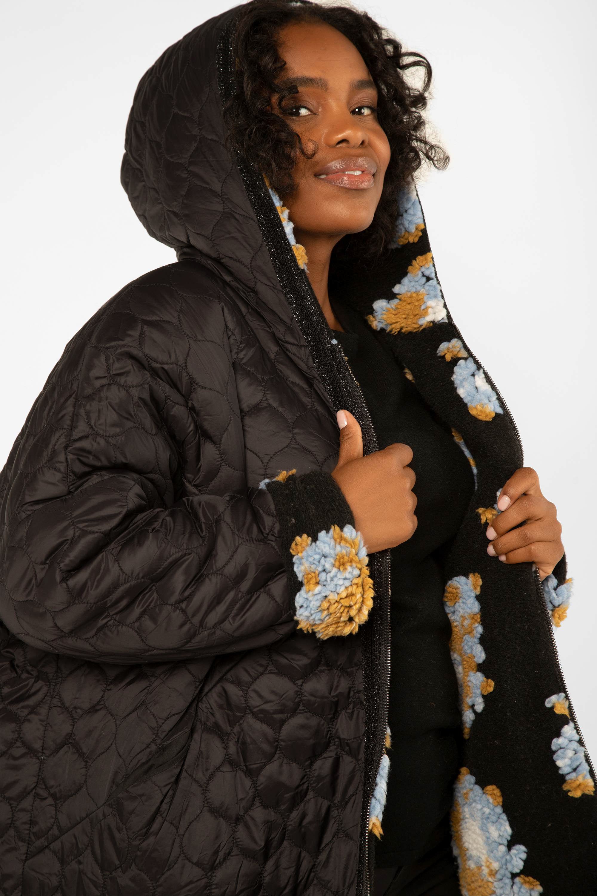 Fashion Concept (FC243244) Women's Oversized Reversible Hooded Jacket, Knit and Quilted Sides