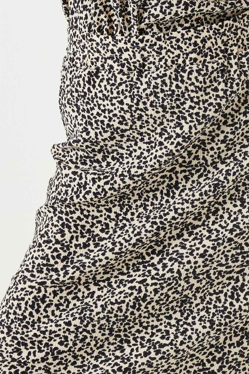 Close up of textured rfabric on Garcia (Q40120) Women's Leopard Print Pull on Midi Skirt