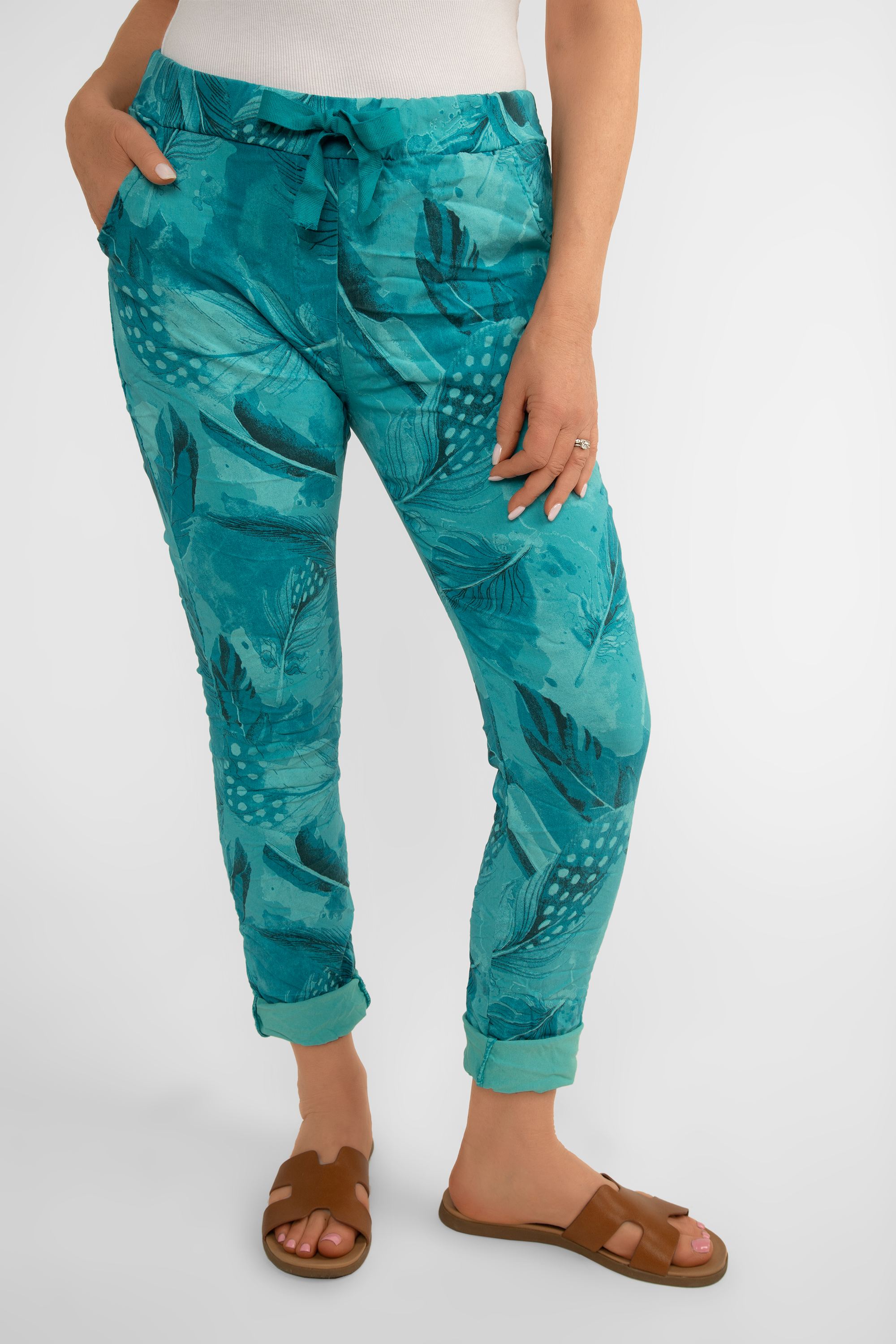 Front view of Bella Amore (21144) Women's Slim Fit Cropped Crinkle Pants with Side Pockets, Pull-on waist in Teal Feather Print