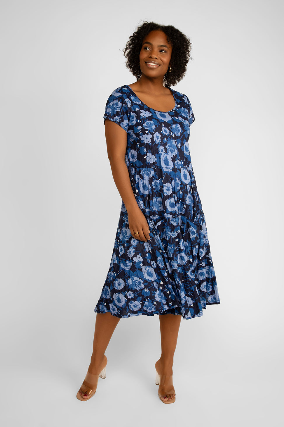 Dress Addict Jade Short Sleeve Round Neck Printed Midi Dress with Pockets  in Navy monochromatic floral print