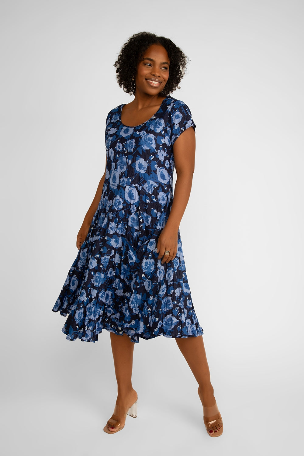 Dress Addict Jade Short Sleeve Round Neck Printed Midi Dress with Pockets  in Navy monochromatic floral print