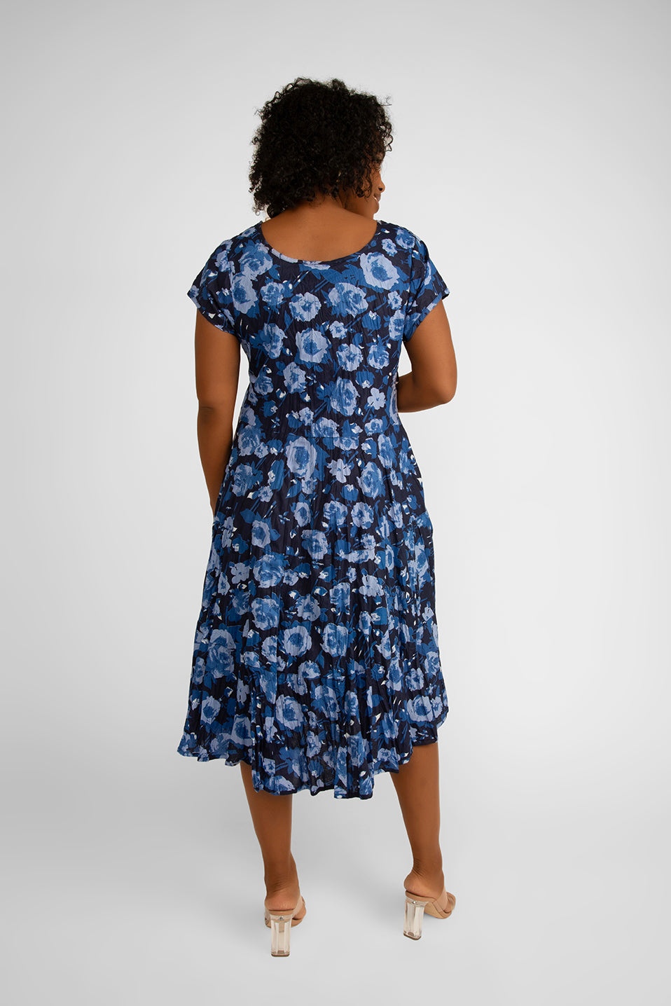 Dress Addict Jade Short Sleeve Round Neck Printed Midi Dress with Pockets  in Navy monochromatic floral print
